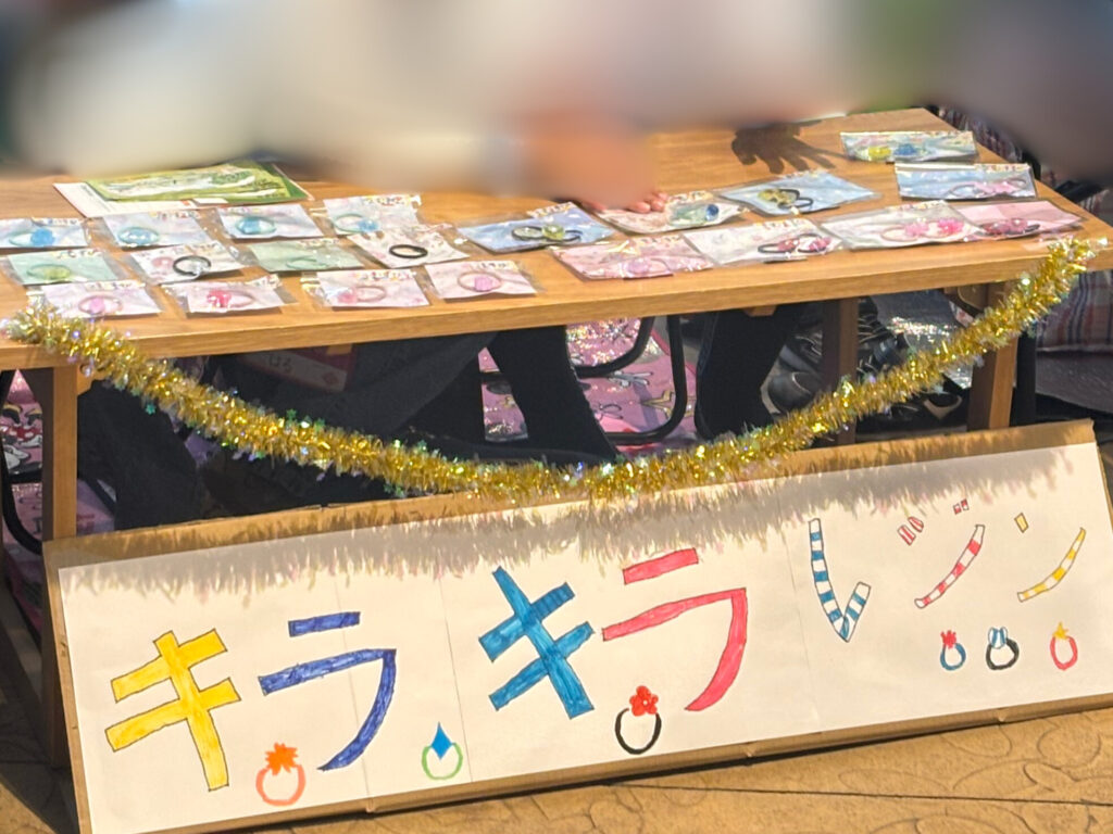 キラキラレジンのお店の様子